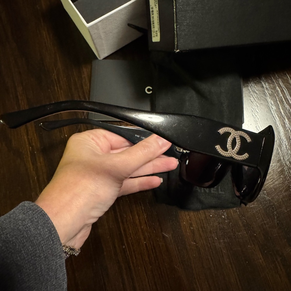 CHANEL Black Sunglasses - Picture 7 of 16